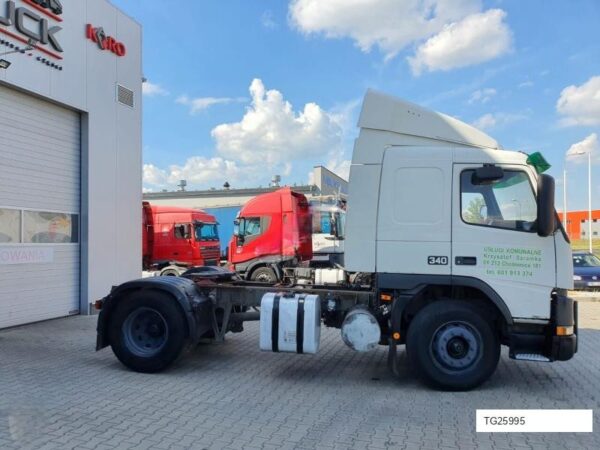 6207105 (2) Volvo FM12