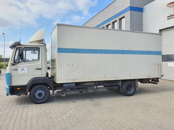 Ciężarówka Mercedes-Benz 817 przyczepa na żywy inwentarz