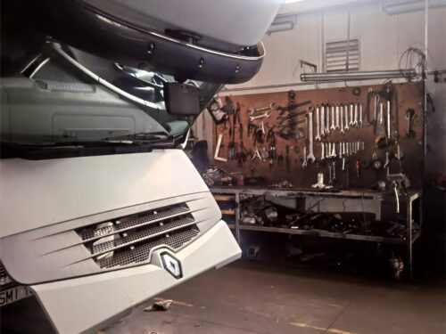 Naprawa samochodu ciężarowego