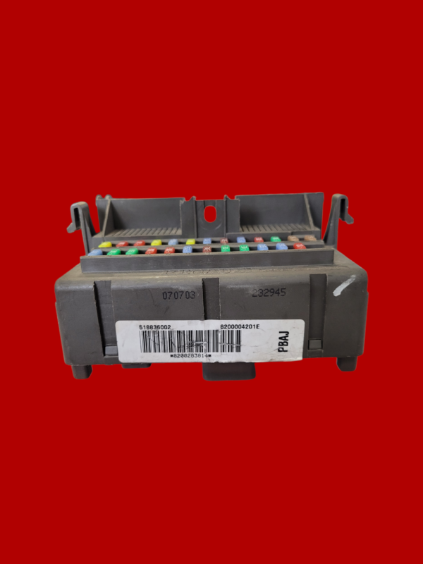 SKRZYNKA BEZPIECZNIKÓW MODUŁ RENAULT LAGUNA II 8200004201E