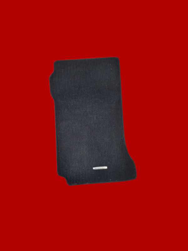 MERCEDES DYWANIK PODŁOGOWY PRZÓD A2046840603