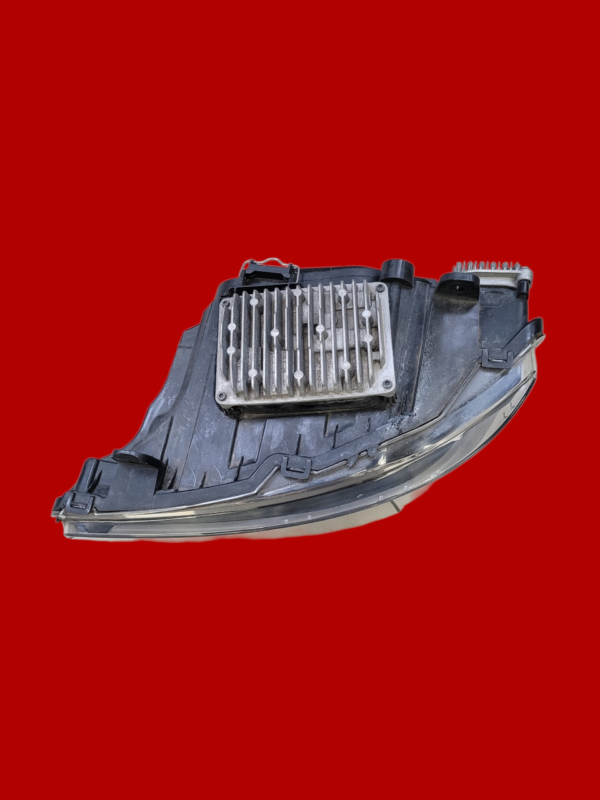 REFLEKTOR PRZEDNI LEWY DO MAN TGX 81.25101-6813