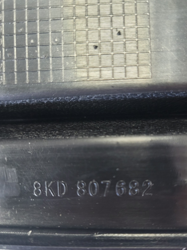 AUDI A4 B8 atrapa zaślepka kratka halogenu prawa 133727-2 8KD807682